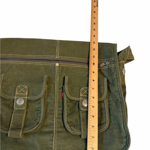 Levi’s Green Corduroy Messenger Bag-Flap style Pocket- Numerous pockets - Picture 4 of 10